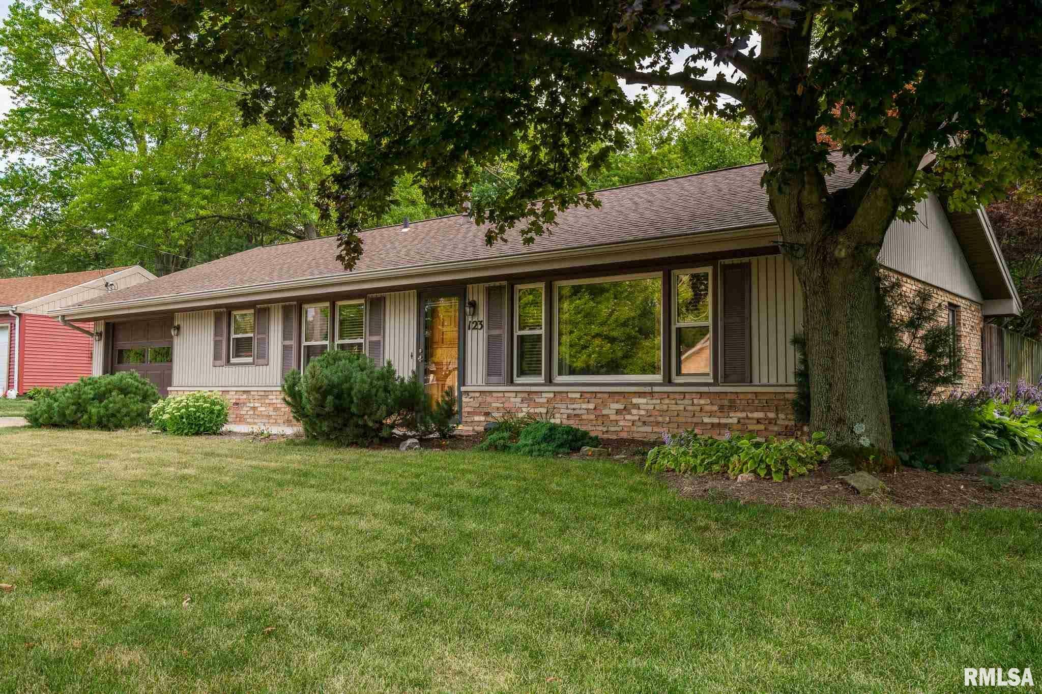 Property Photo:  123 Lincoln  IL 61611 