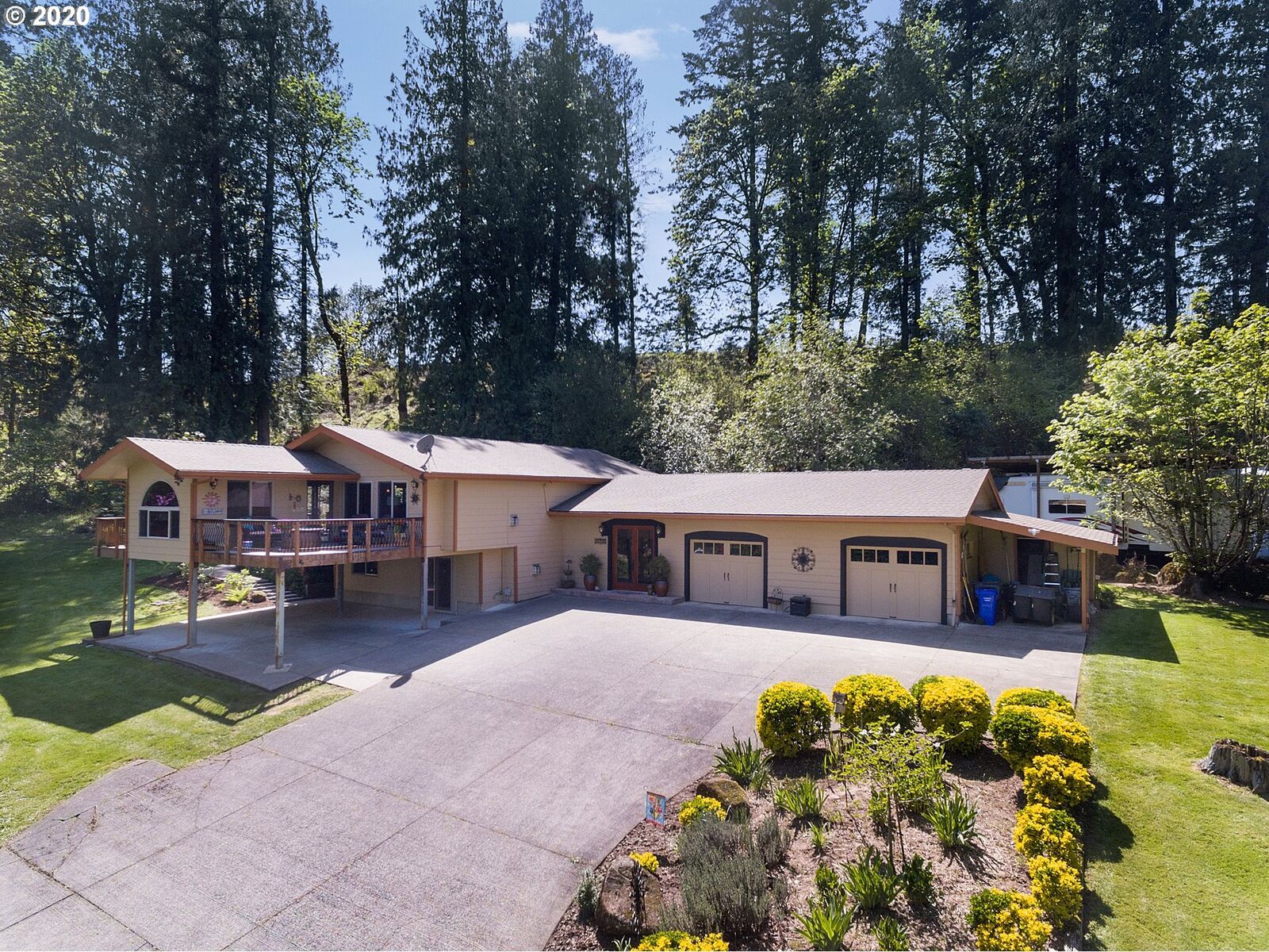 Property Photo: 15790 Thayer Rd OR 97045