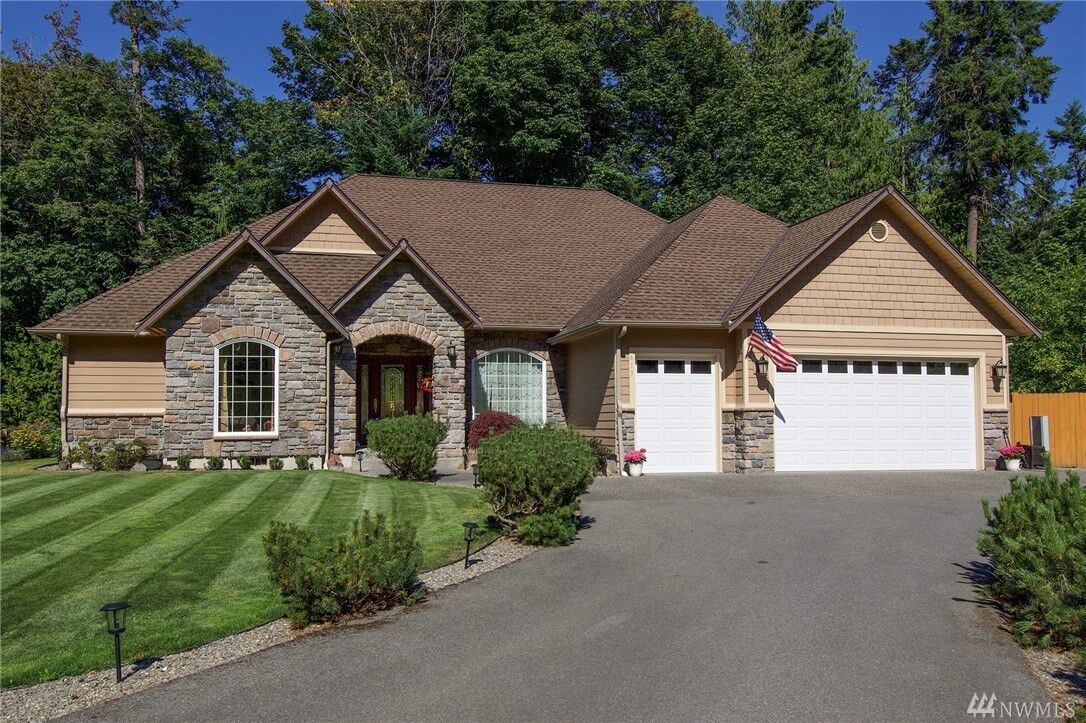 Property Photo: 613 Del Guzzi Dr WA 98362