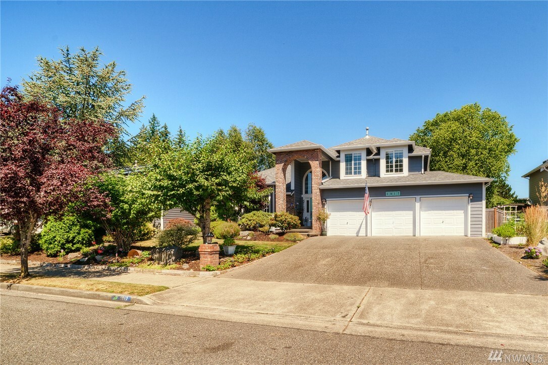 Property Photo:  1917 19th Av Ct SE  WA 98372 