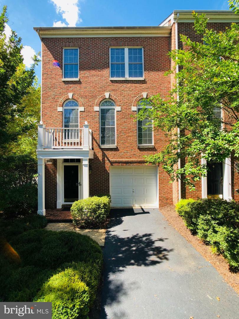 Property Photo:  4312 Park Green Court  VA 22030 