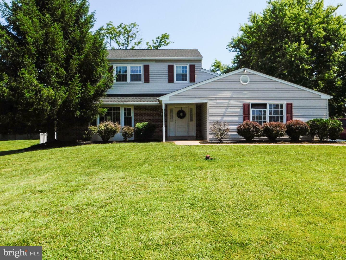 Property Photo: 206 Bunting Circle PA 19403