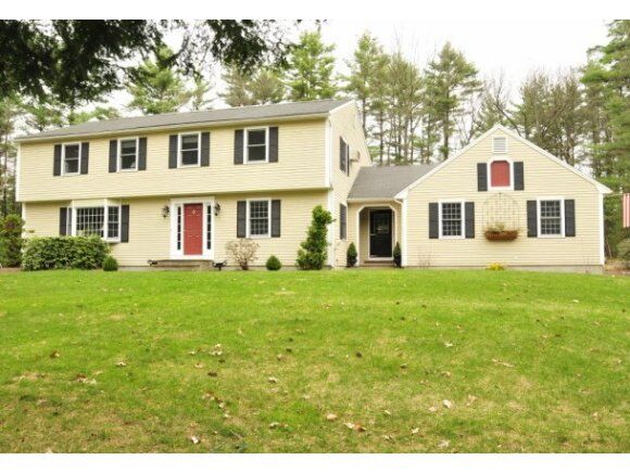 Property Photo: 79 Wendover Way NH 03110