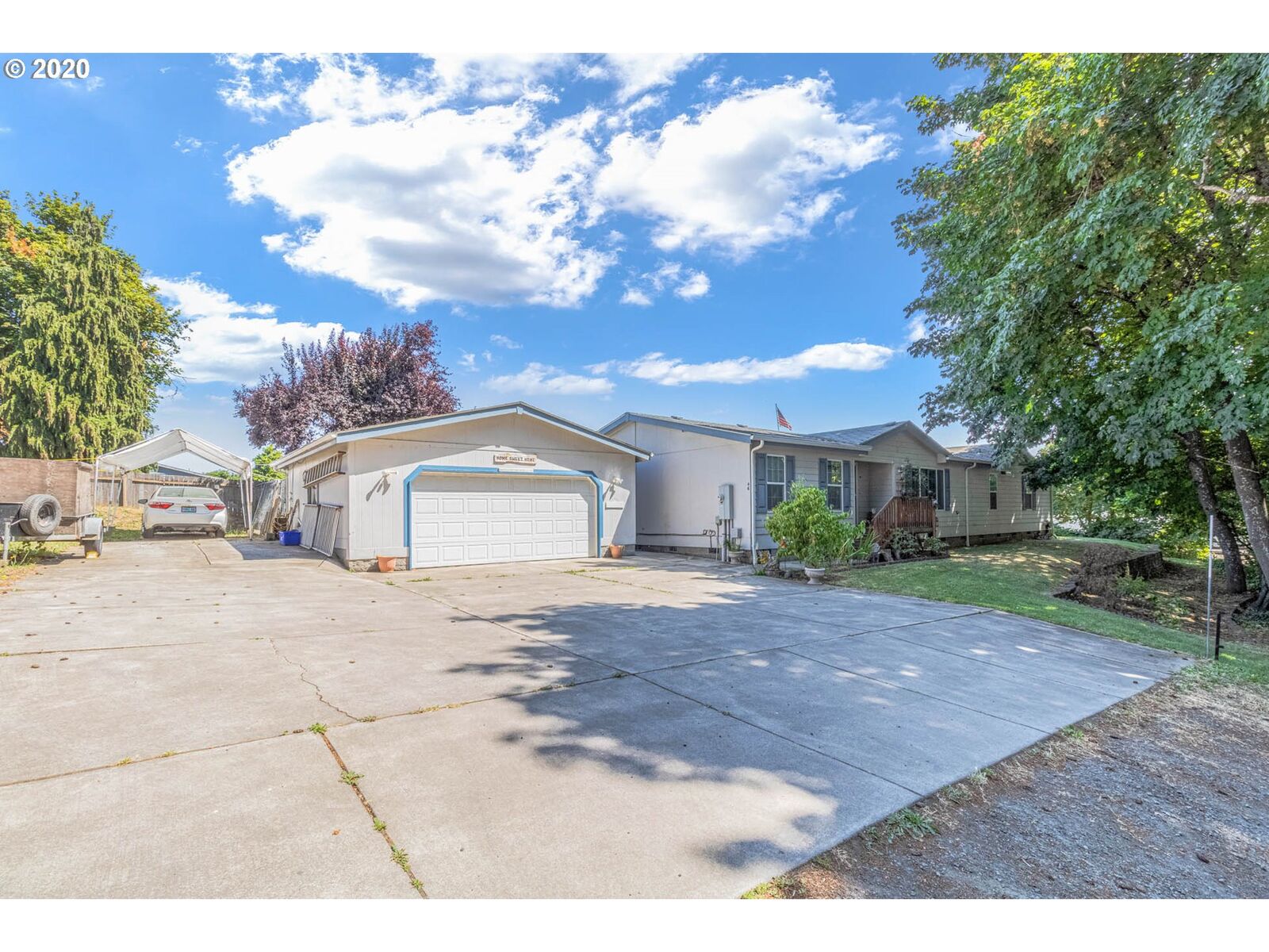 Property Photo:  46 Avon St  OR 97426 