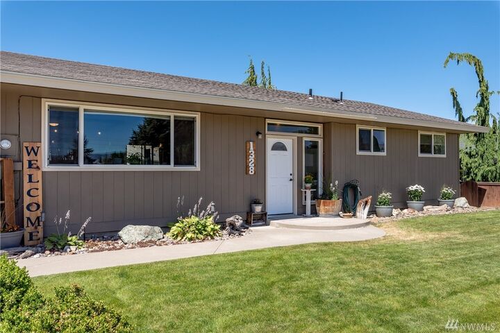 Property Photo:  1328 S Seneca Street  WA 98801 