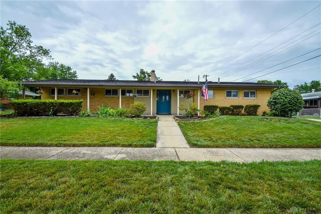 Property Photo: 411 Townsend Place OH 45431