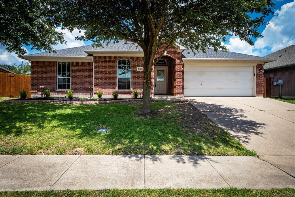 Property Photo:  2022 Lennox Lane  TX 76018 