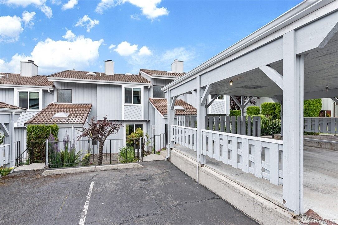 Property Photo:  1616  Skyline Way 2  WA 98221 