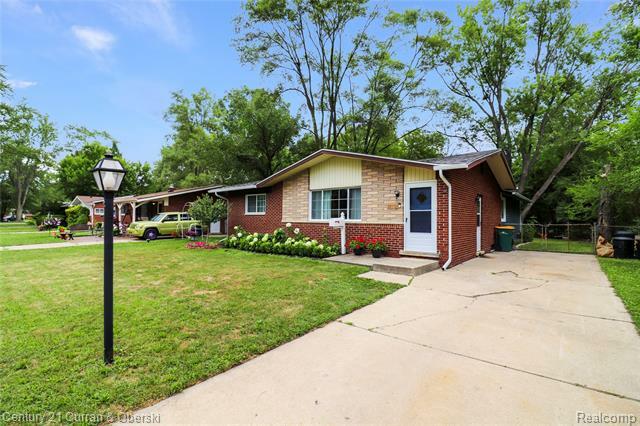 22132 W Brandon Street  Farmington Hills MI 48336 photo