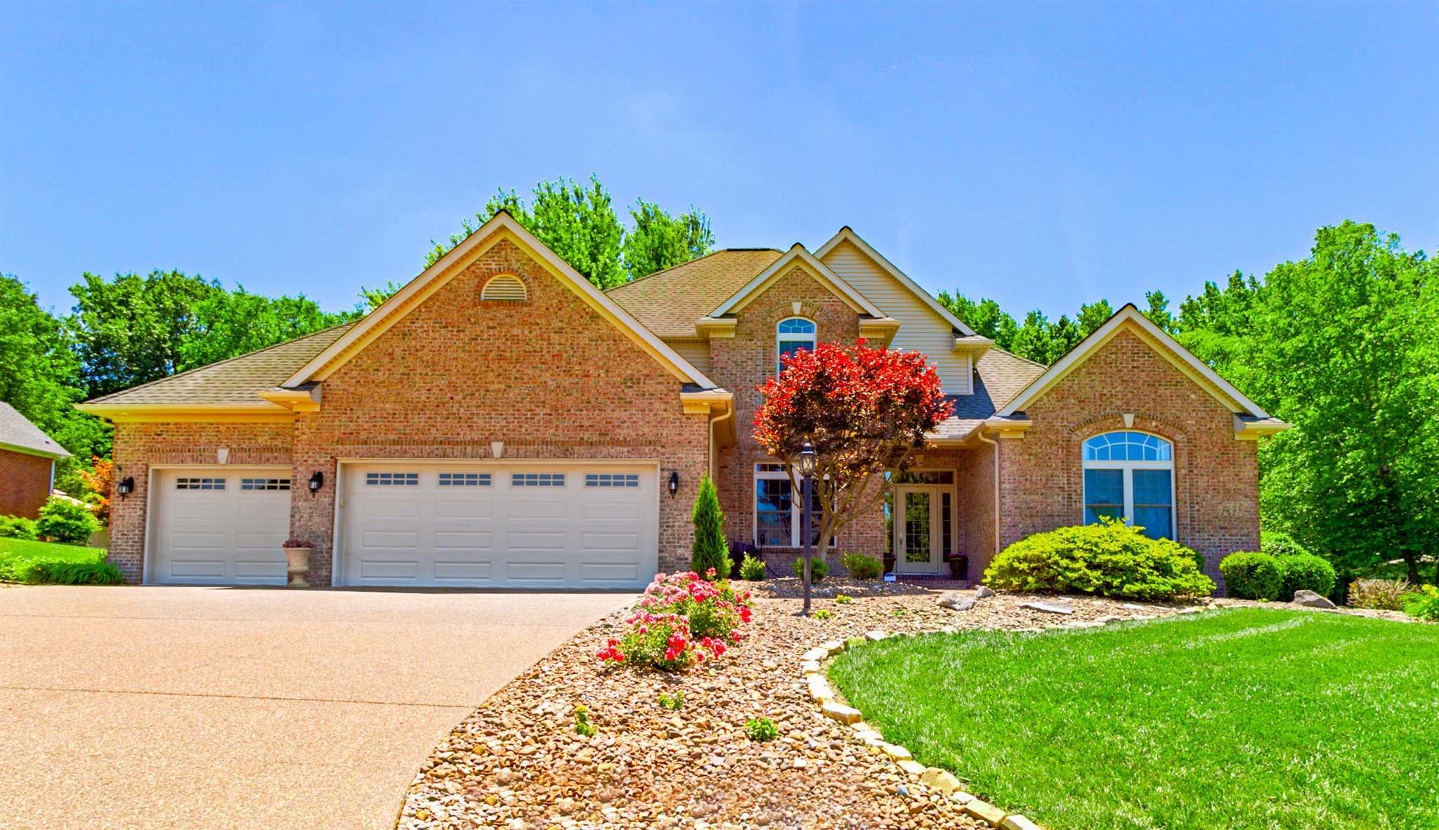 Property Photo: 1516 Regents Park Road IN 47710
