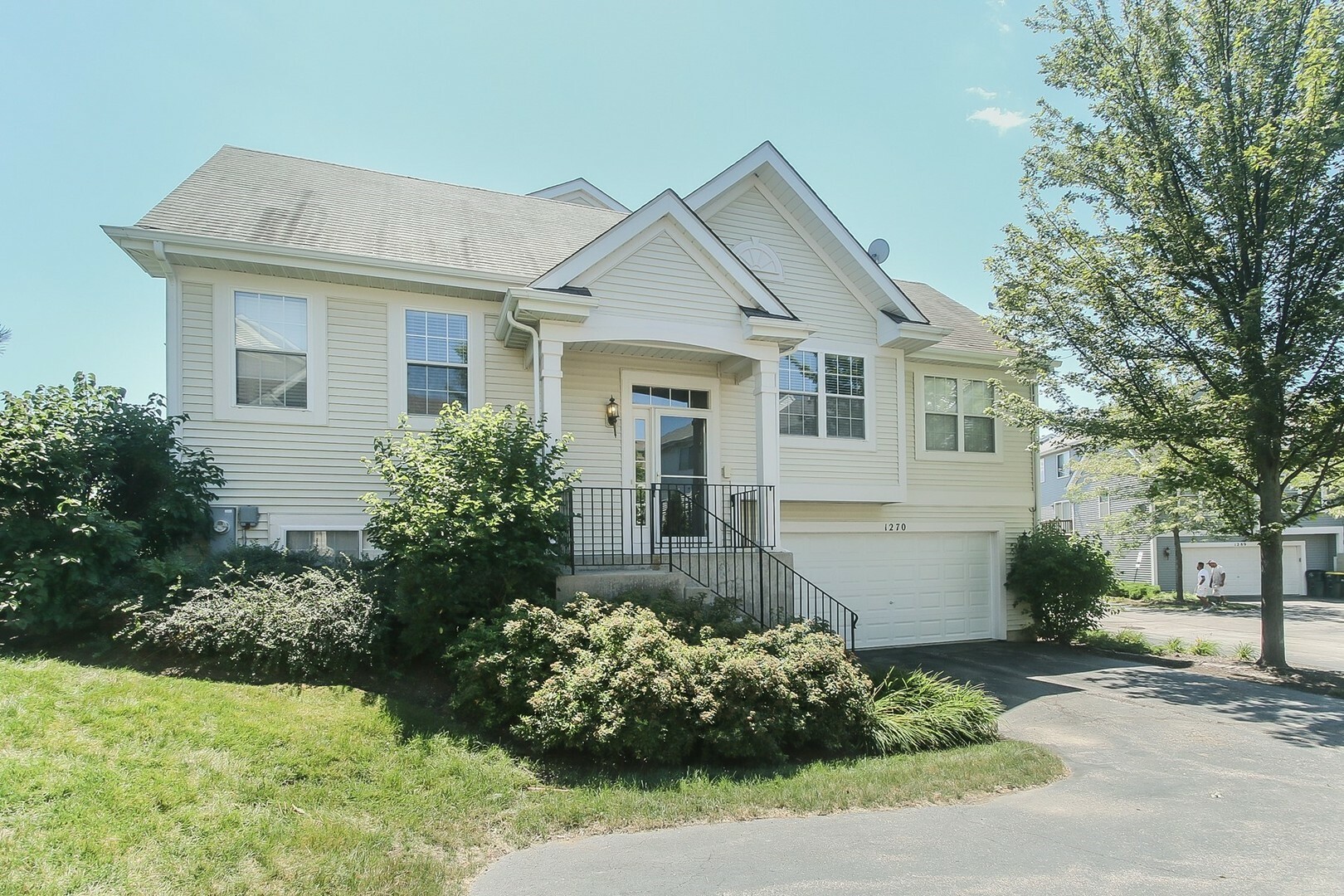 Property Photo: 1270 Derry Lane IL 60140