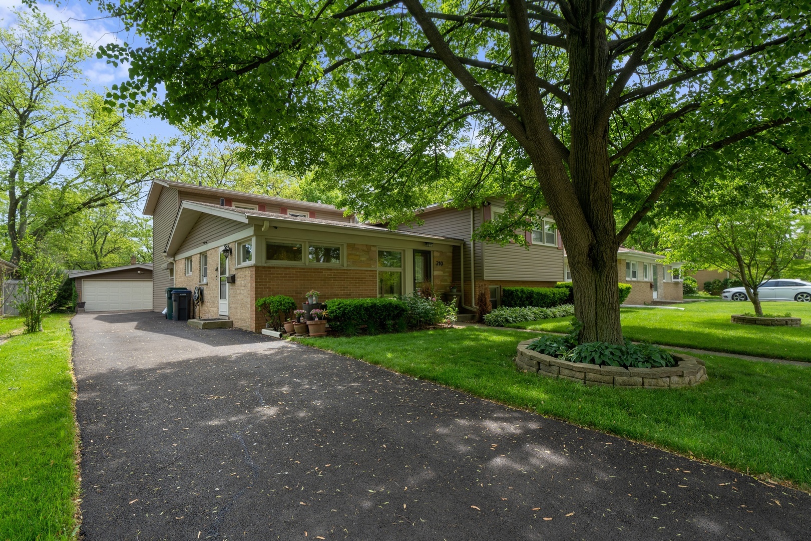 210 Millbrook Lane  Wilmette IL 60091 photo