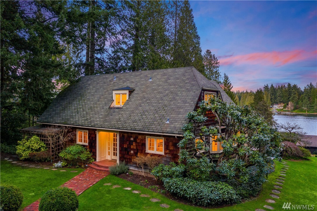 Property Photo: 3430 Evergreen Point Rd WA 98039