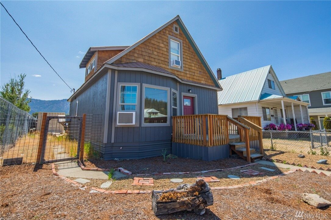 Property Photo: 410 E First Street WA 98922