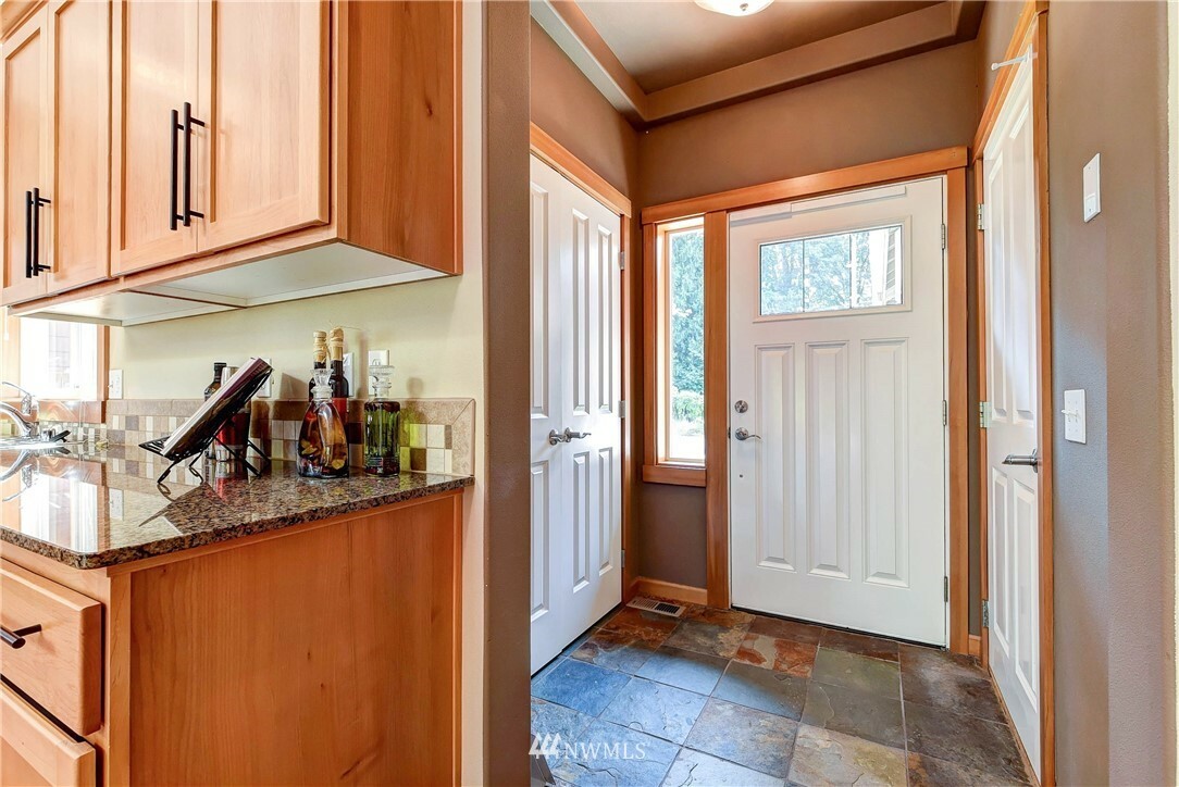 Property Photo:  309 E 11th Street  WA 98290 