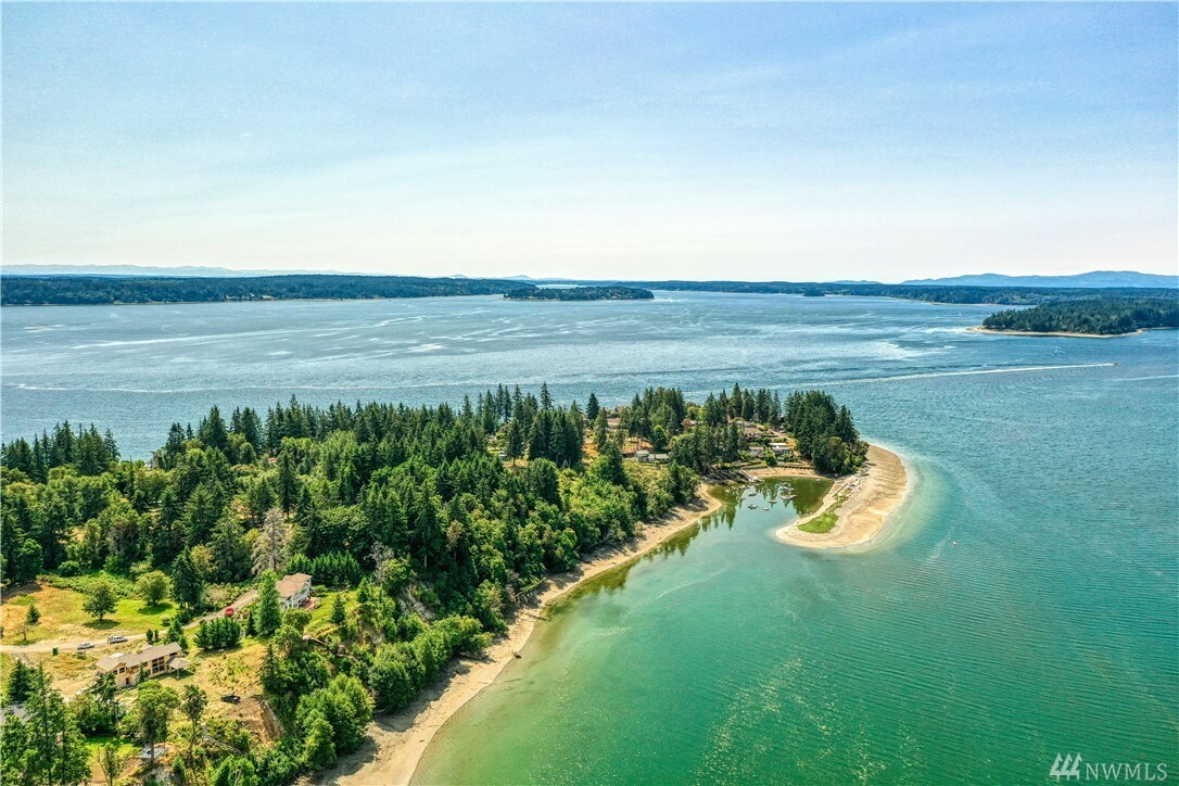 Property Photo:  462 E Stretch Island Rd S  WA 98546 