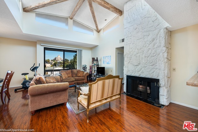 Property Photo:  2175 S Beverly Glen Blvd 402  CA 90025 