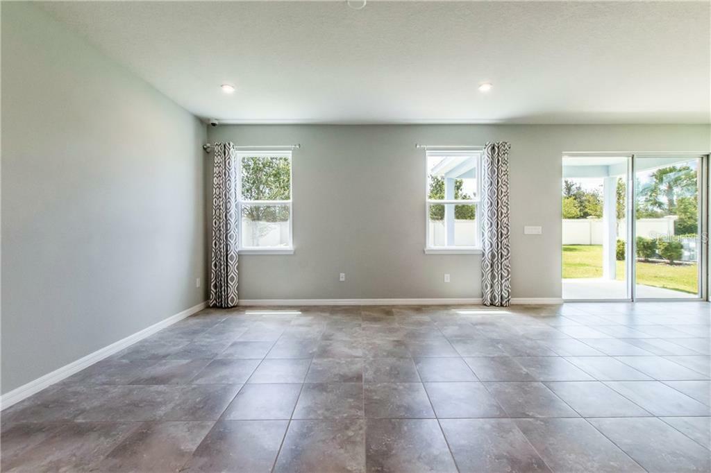 Property Photo: 11302 Emerald Shore Drive FL 33579