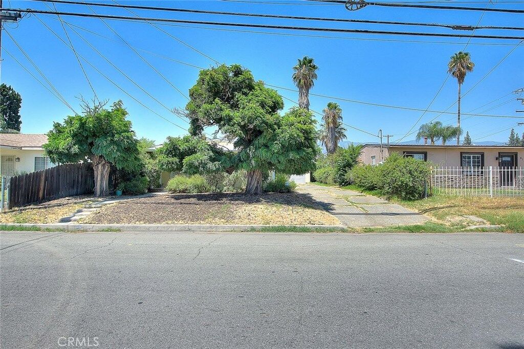 Property Photo: 616 W 28th Street CA 92405