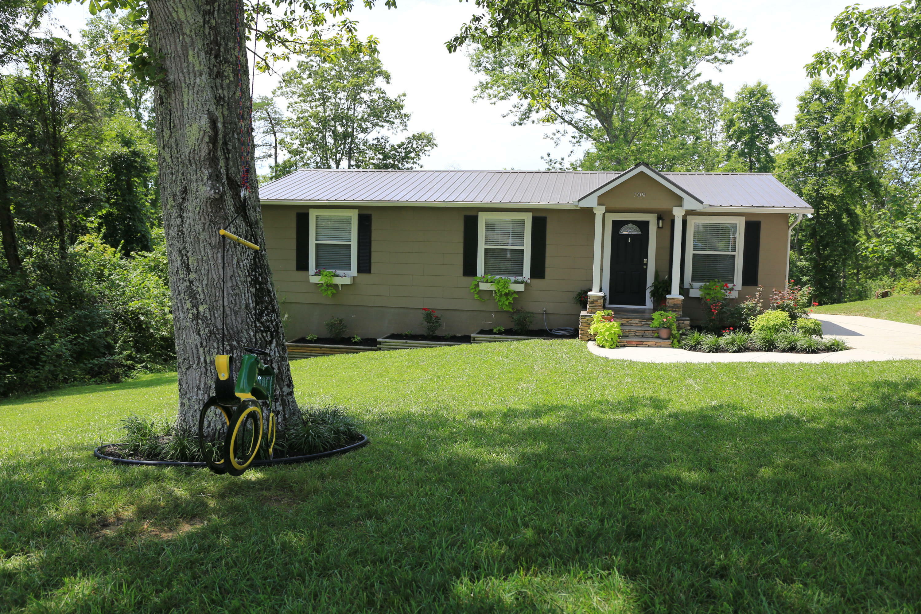 Property Photo:  709 W Ridgecrest Drive  TN 37763 