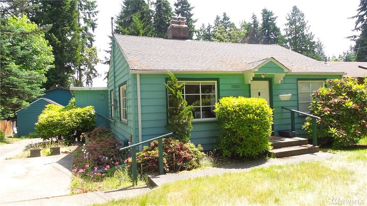 Property Photo:  15254  Dayton Avenue N A&B  WA 98133 