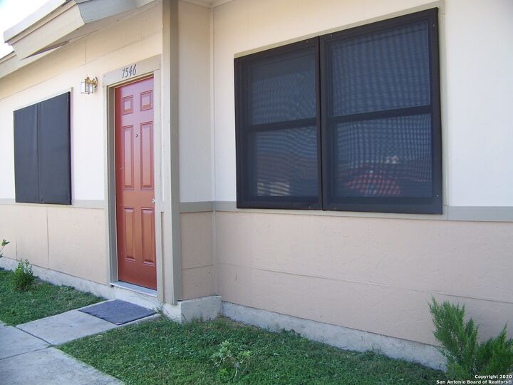 Property Photo: 7550 Oak Chase TX 78239