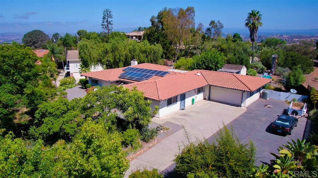 Property Photo: 2110 Camino Cantera CA 92084