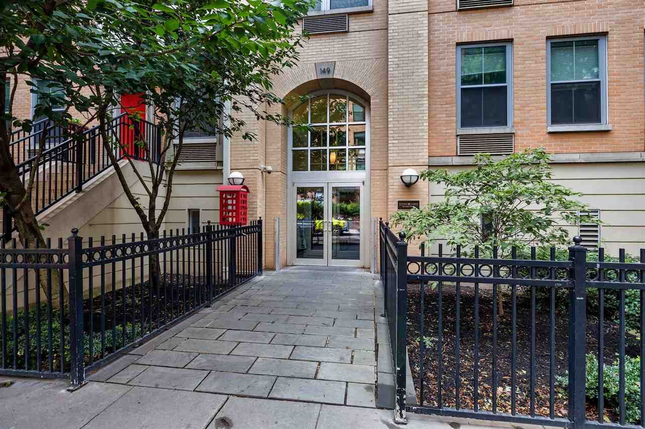 Property Photo: 149 Essex St 5L NJ 07302