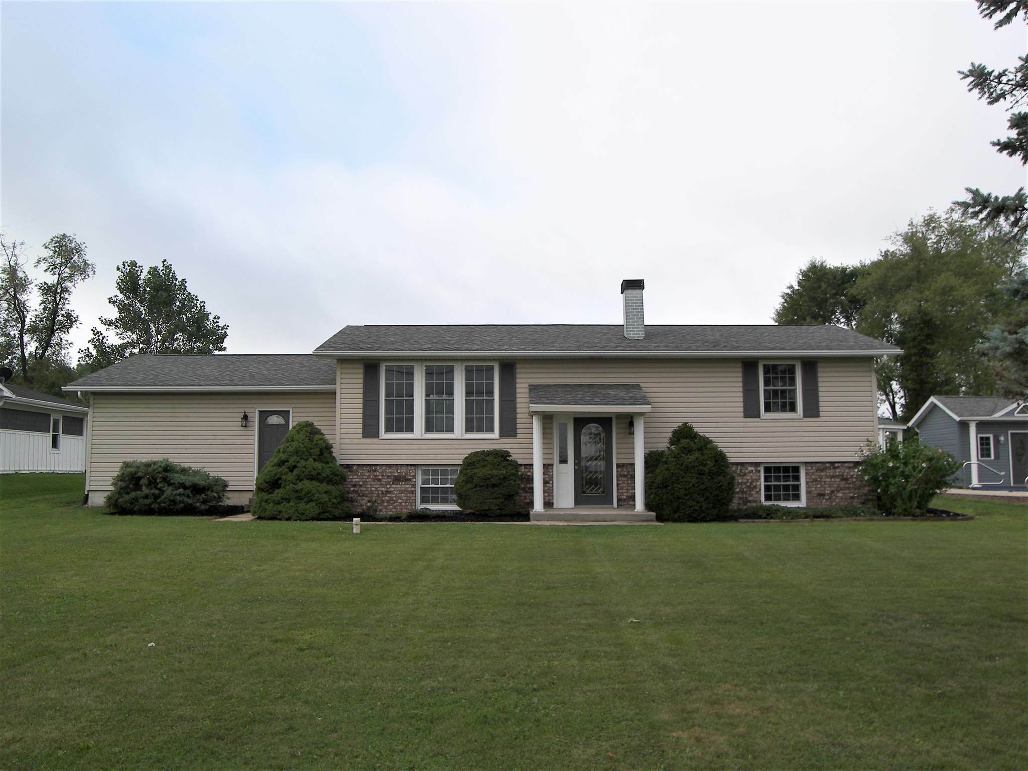 Property Photo:  11847 N State Road 13  IN 46567 