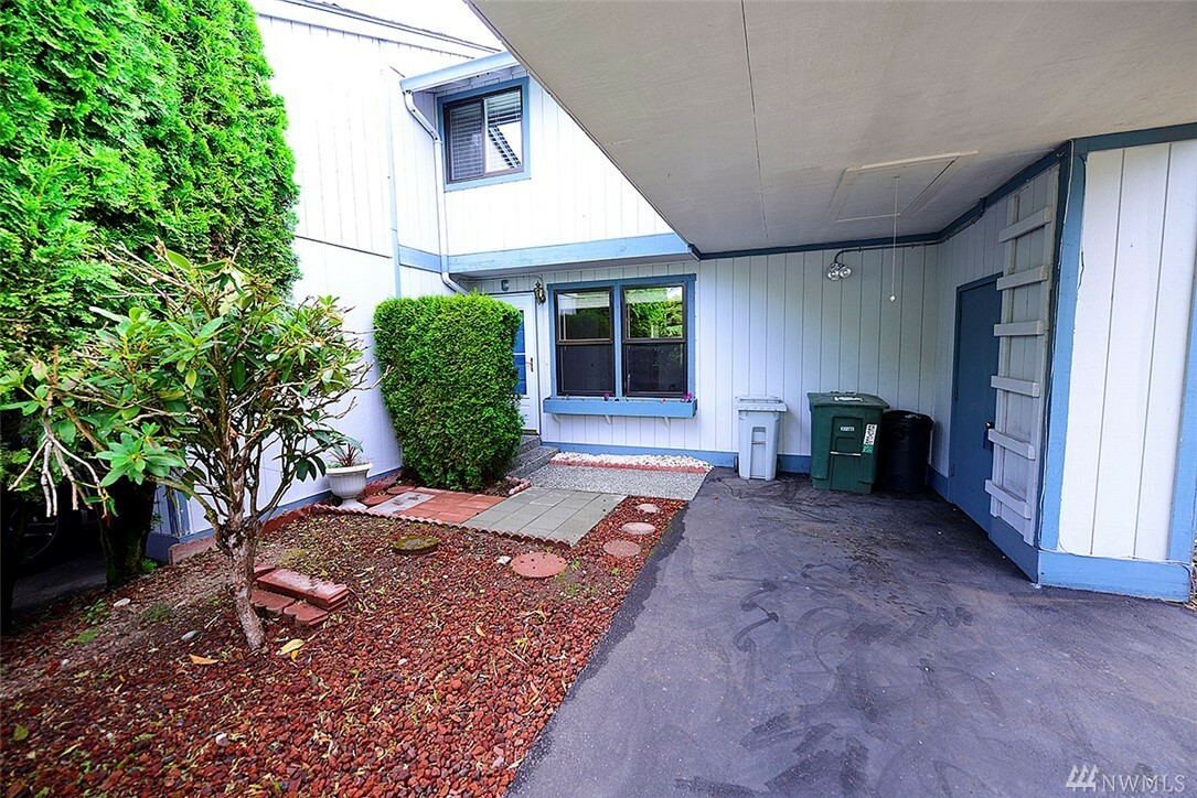 Property Photo:  21035 80th Ave W C  WA 98026 