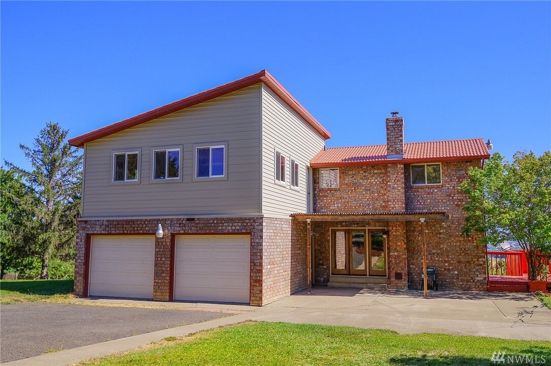 Property Photo:  2201 Mellergaard Rd  WA 98926 