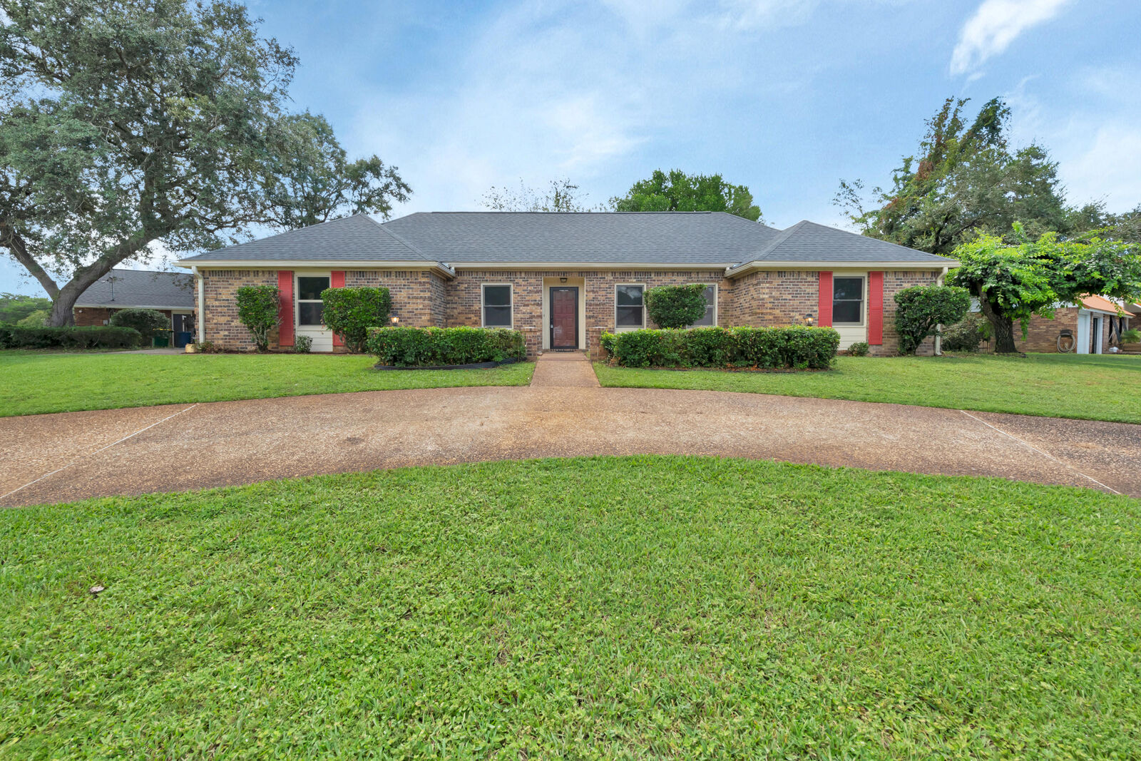 Property Photo:  153 Scottsdale Drive  FL 32569 