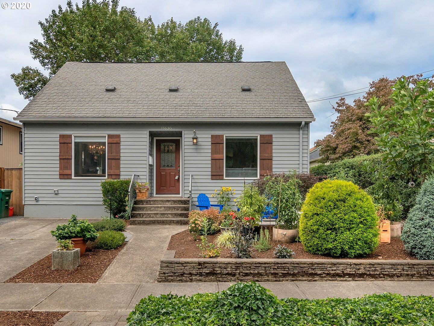 Property Photo: 11635 SE 31st Ave OR 97222