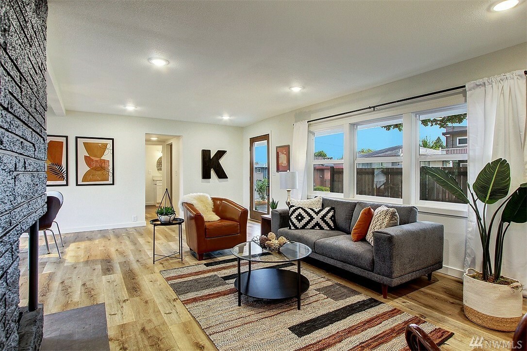 Property Photo: 3304 S Webster St WA 98118