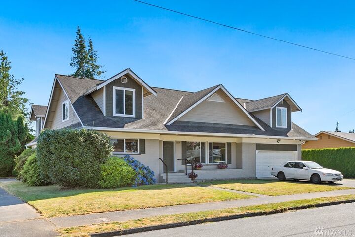 Property Photo: 1714 1st St NE WA 98002