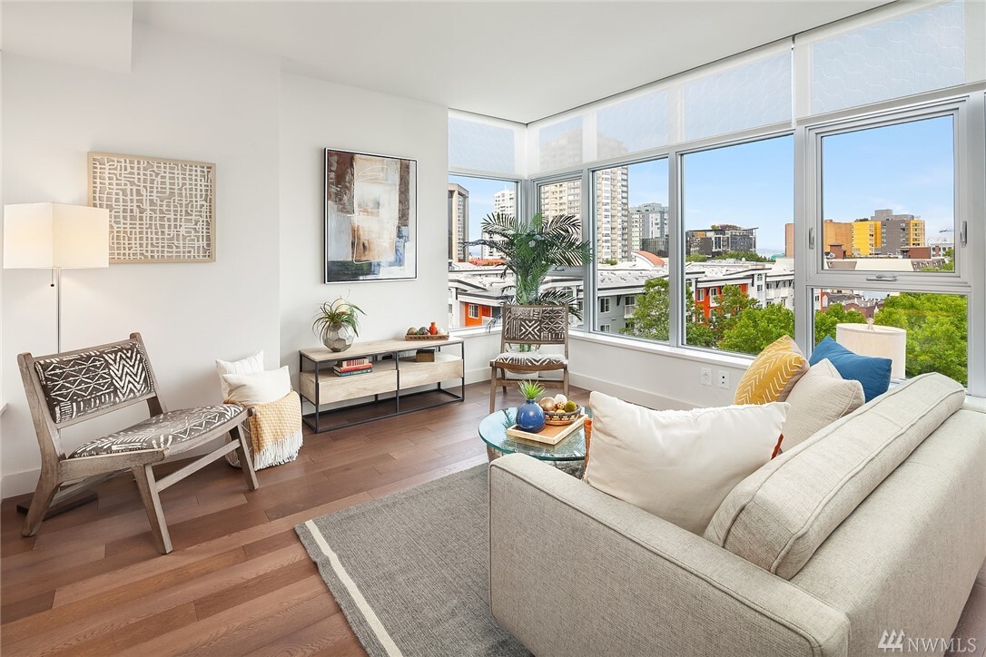 Property Photo: 583 Battery Street 811N WA 98121