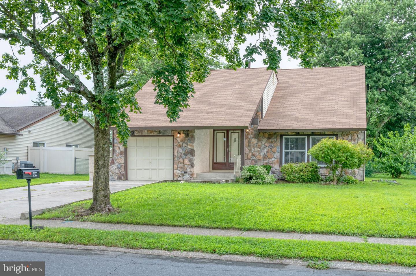 Property Photo:  49 Penfield Lane  NJ 08081 
