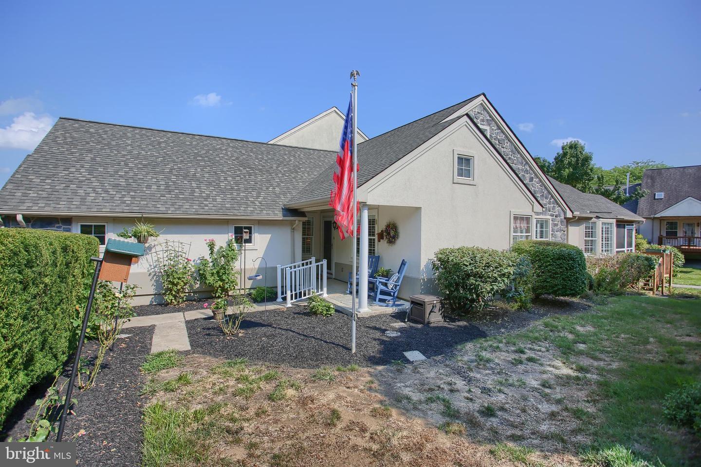 Property Photo: 625 Crestgate Place PA 17551