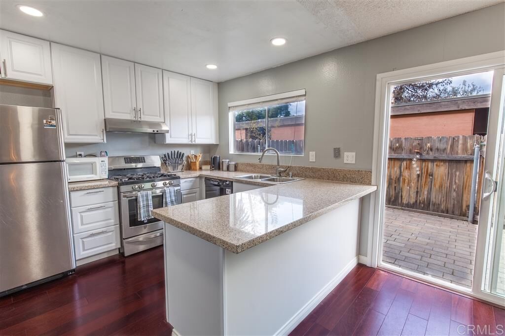 Property Photo:  445 S Lincoln Ave  CA 92020 