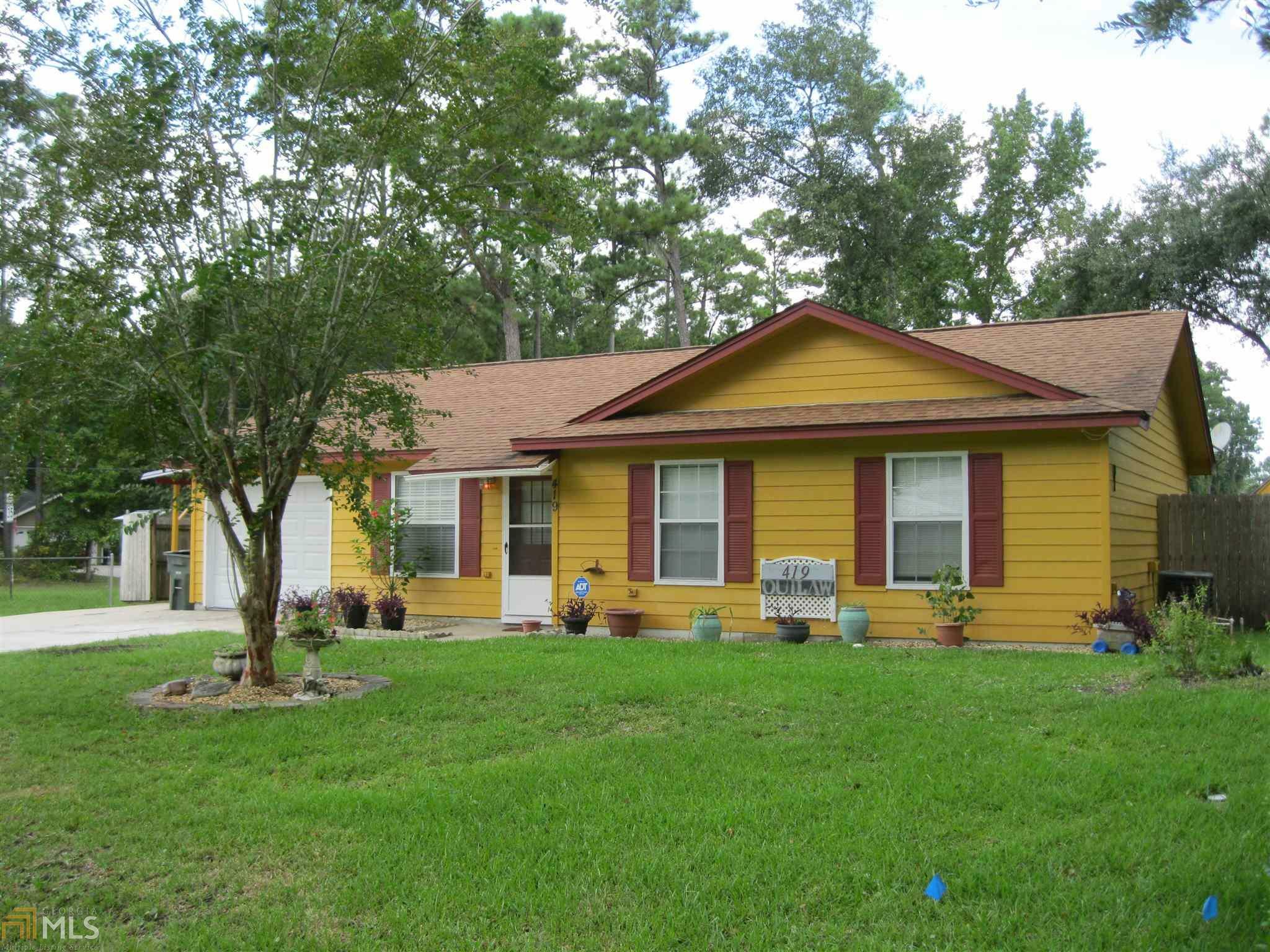 Property Photo:  419 Outlaw Ave  GA 31548 