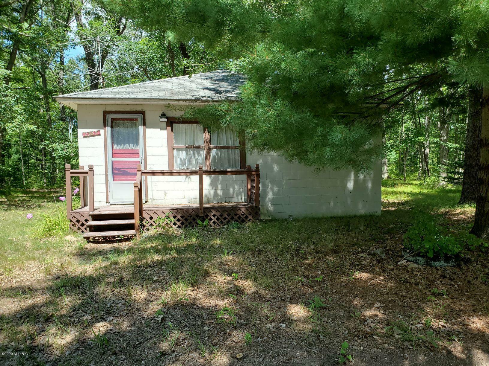 Property Photo:  2365 W Beechwood Blvd Boulevard  MI 49309 