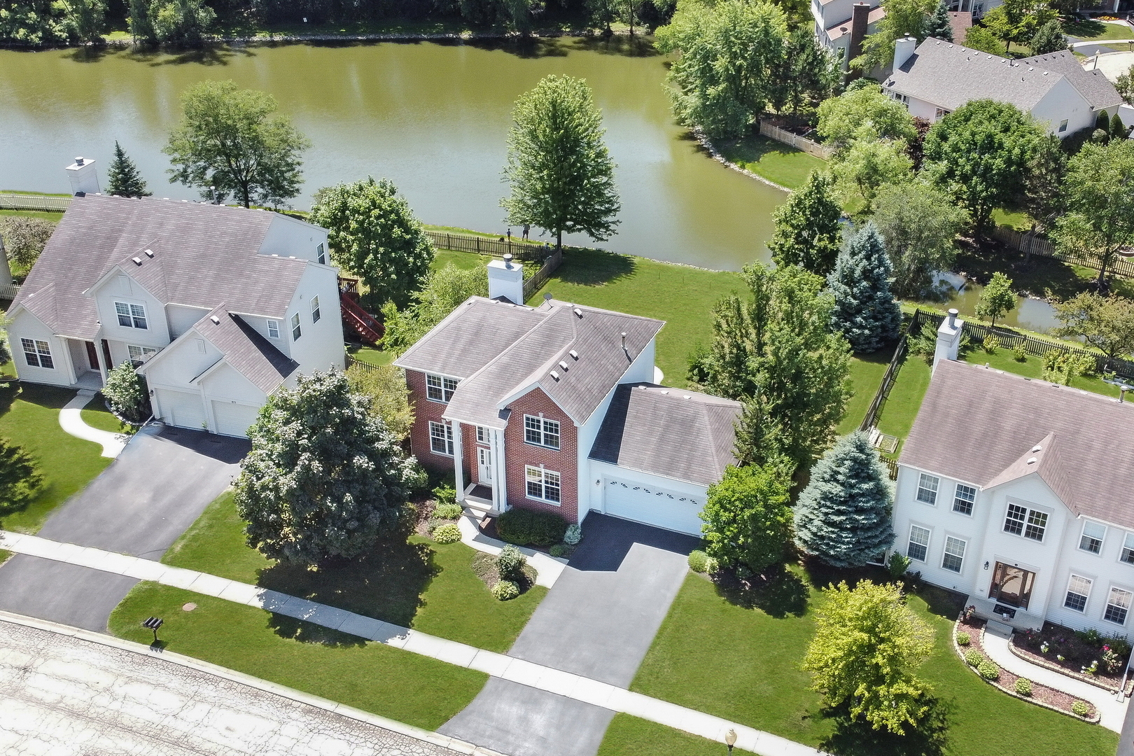 Property Photo:  809 Eaton Lane  IL 60046 