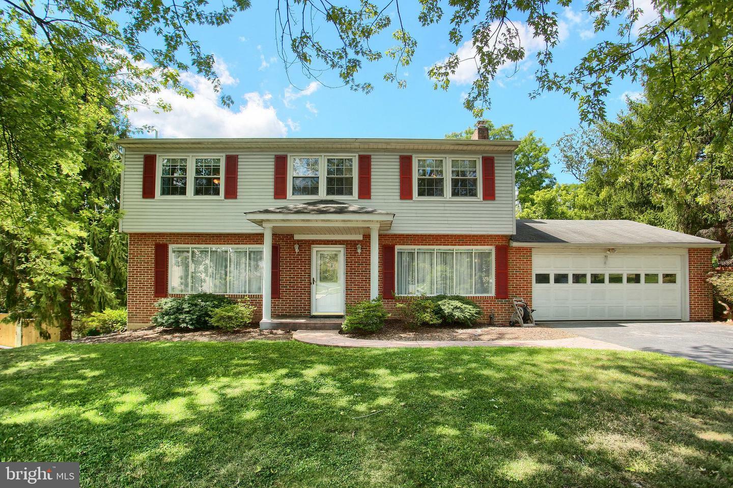 Property Photo:  725 Florence Circle  PA 17050 