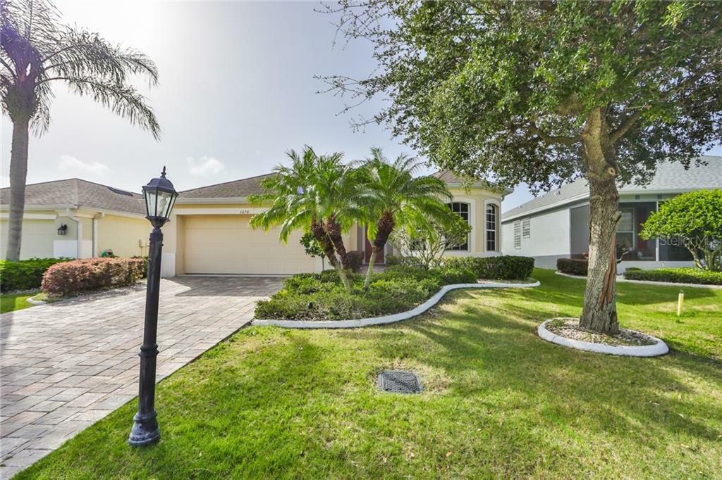 Property Photo:  1056 Emerald Dunes Drive  FL 33573 