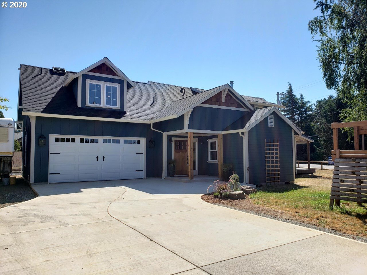 Property Photo:  241 SE Hope Ct  OR 97378 