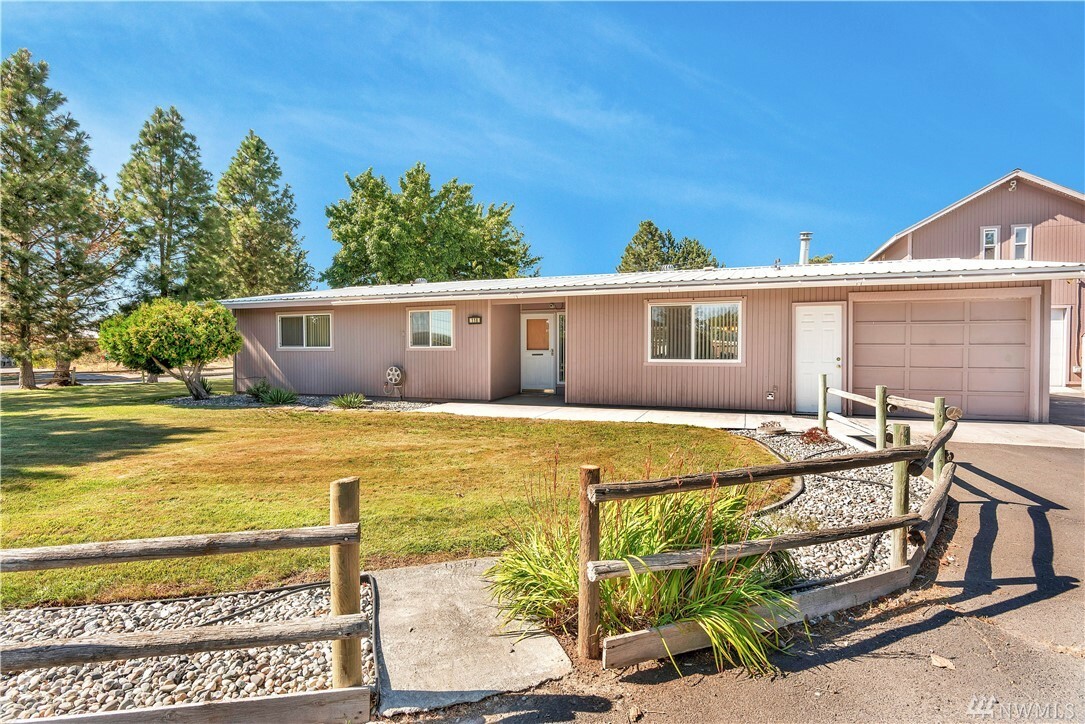 Property Photo:  118 Schilling Dr  WA 98837 