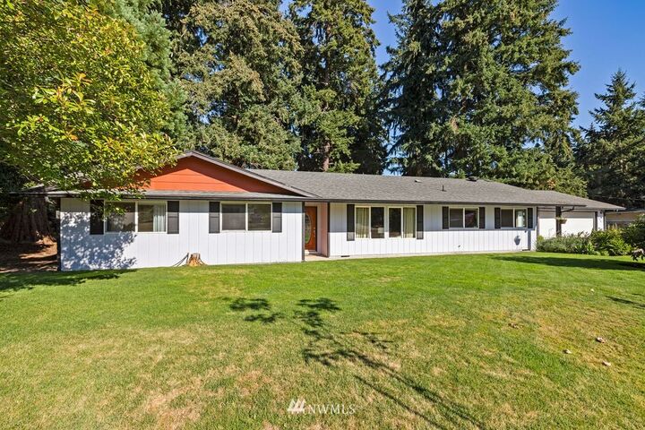 Property Photo: 5615 48th Avenue E WA 98443
