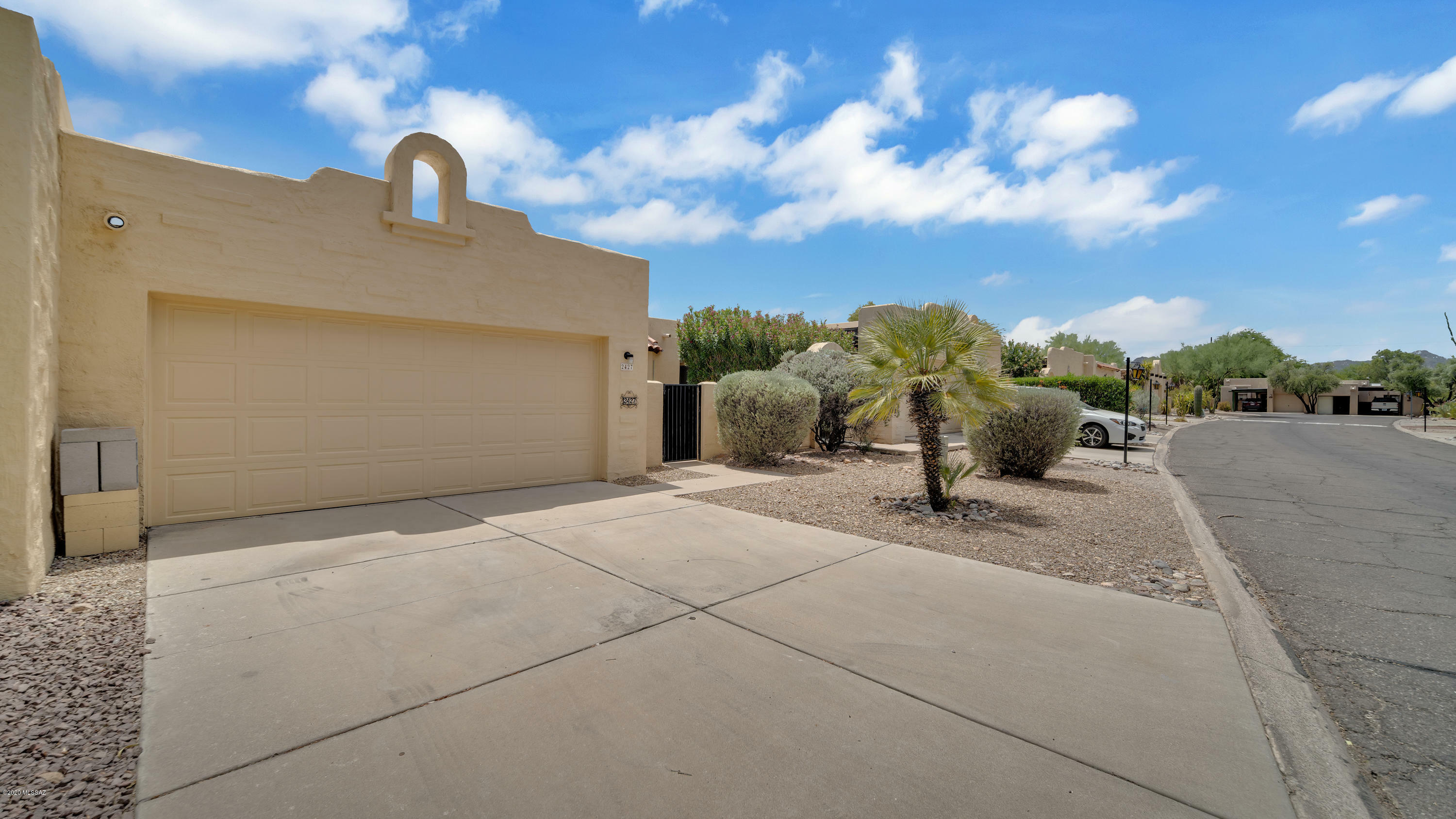 Property Photo:  2427 W Calle Retana  AZ 85745 