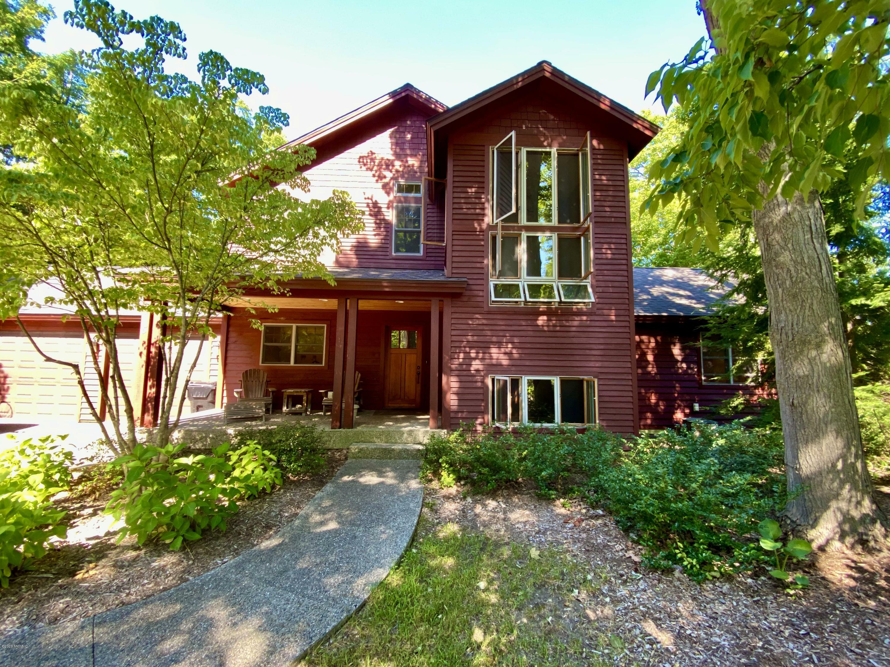 975 Ridgeview Lane  Saugatuck MI 49453 photo