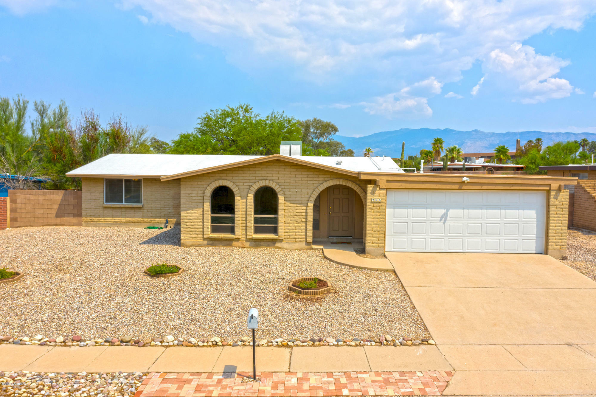 Property Photo:  766 N Citadel Avenue  AZ 85748 